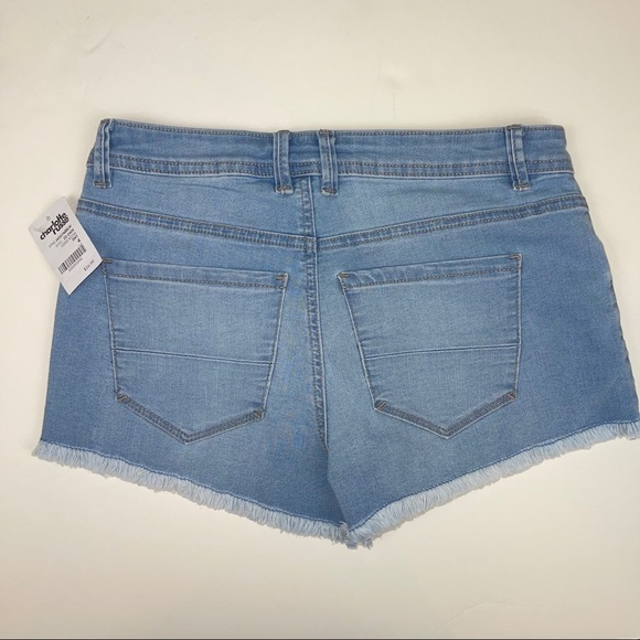 NEW Refuge Fray Hem Light Wash Jean Shorts 4 - Picture 8 of 14